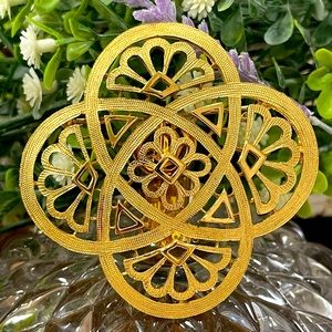 Vintage Uniquely Patterned Trifary Gold Brooch